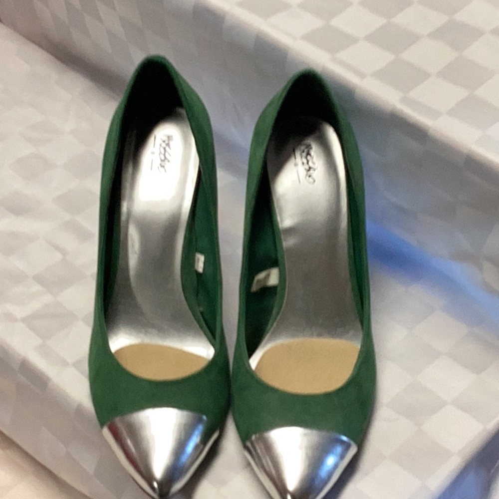 Size 6.5 Mossimo 4”heels Green faux suede material with silver tips